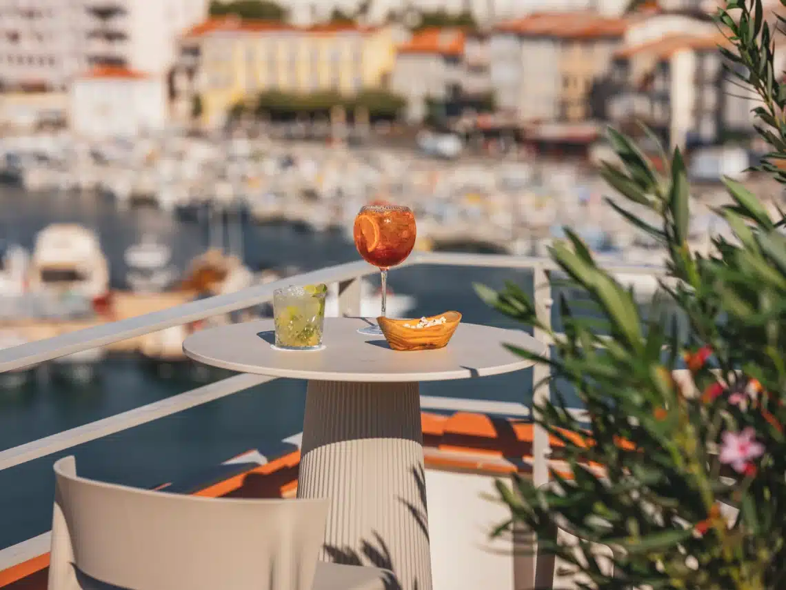 Bar e Rooftop con vista su Cassis | Hôtel Liautaud